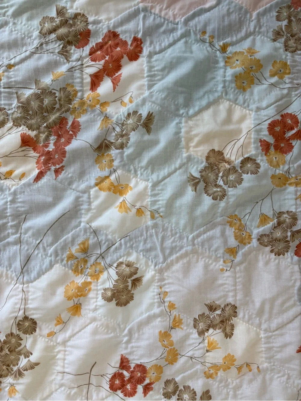 Vintage Retro Grandmother's Flower Garden Hand Sewn Polyester Quilt